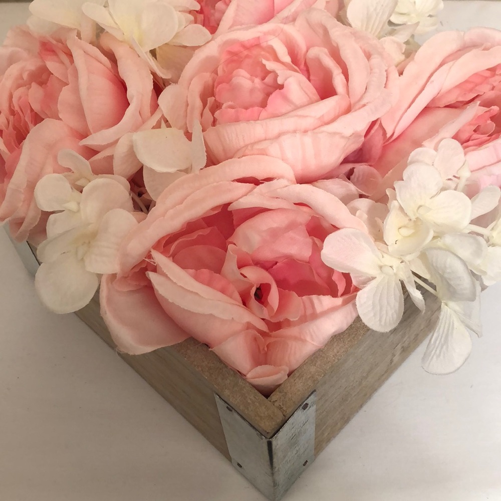 Small Square Floral Display - Picture 3 of 3
